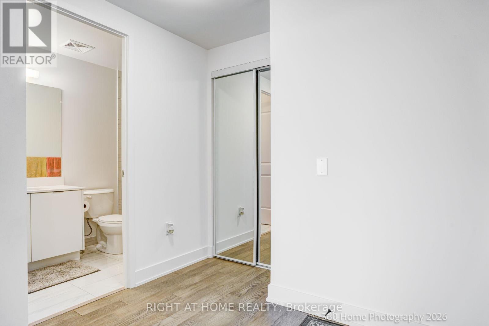 505 - 202 Burnhamthorpe Road E Property Photo 6