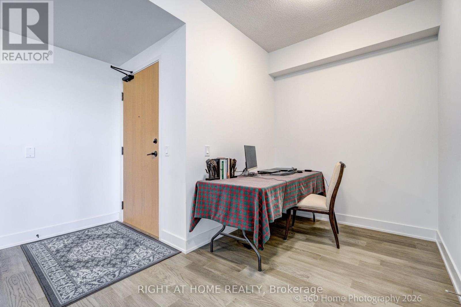 505 - 202 Burnhamthorpe Road E Property Photo 9