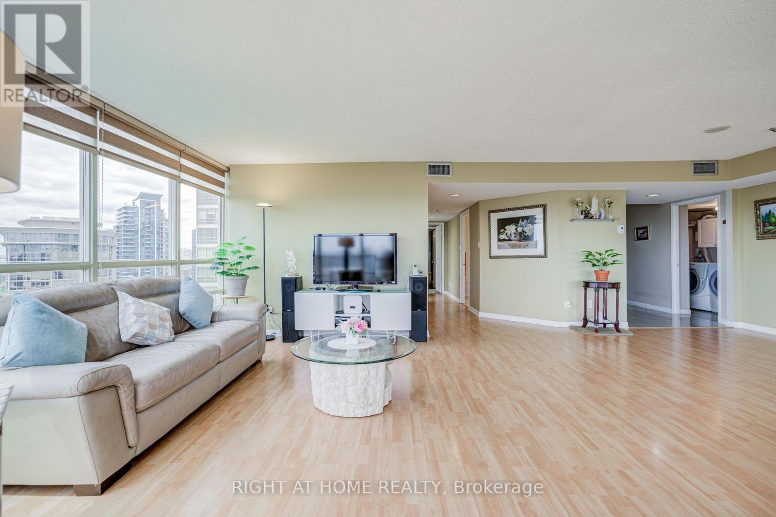 2105 - 45 Kingsbridge Garden Circle Property Photo 11