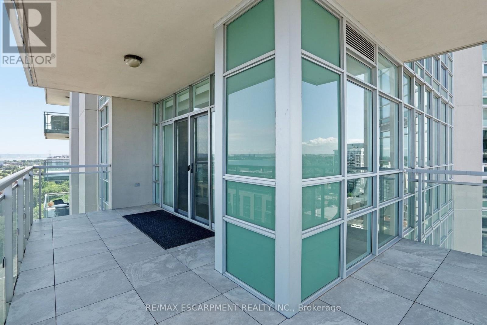 1302 - 360 Pearl Street Property Photo 33