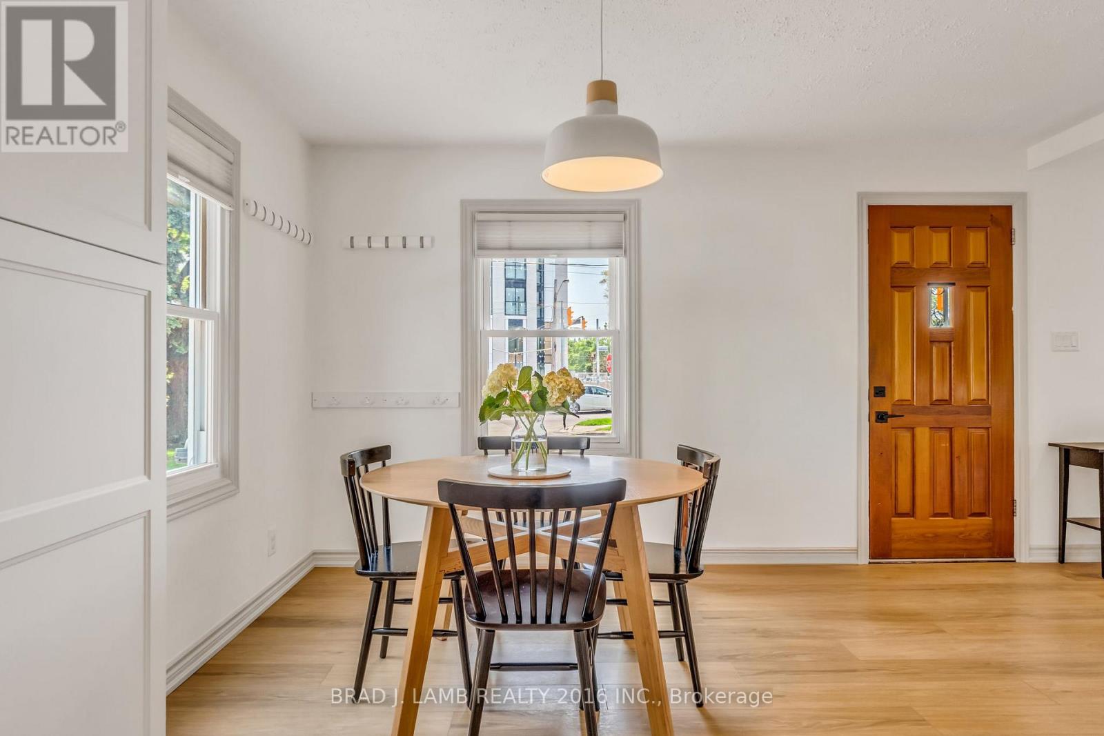 794 The Queensway Property Photo 3