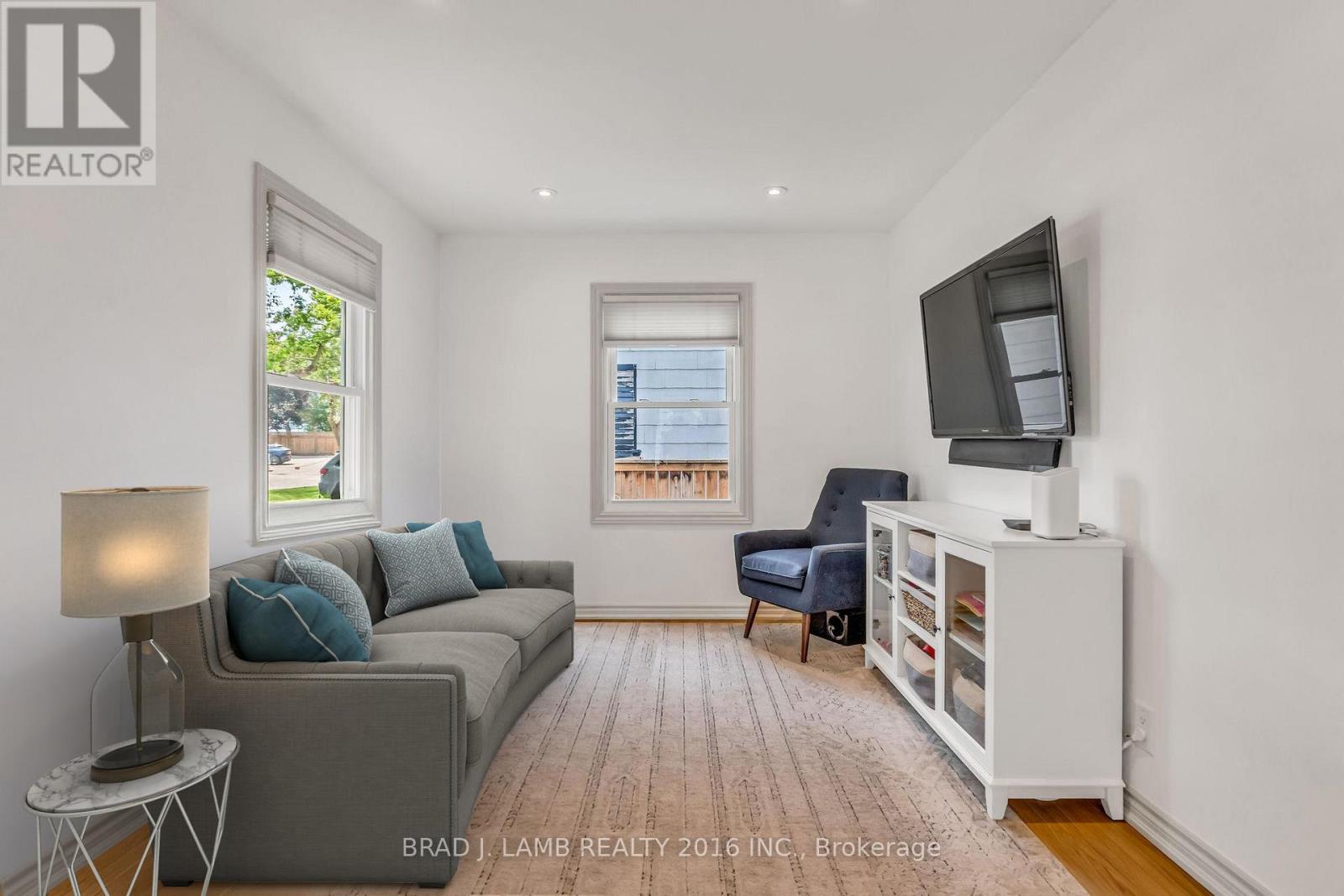 794 The Queensway Property Photo 4