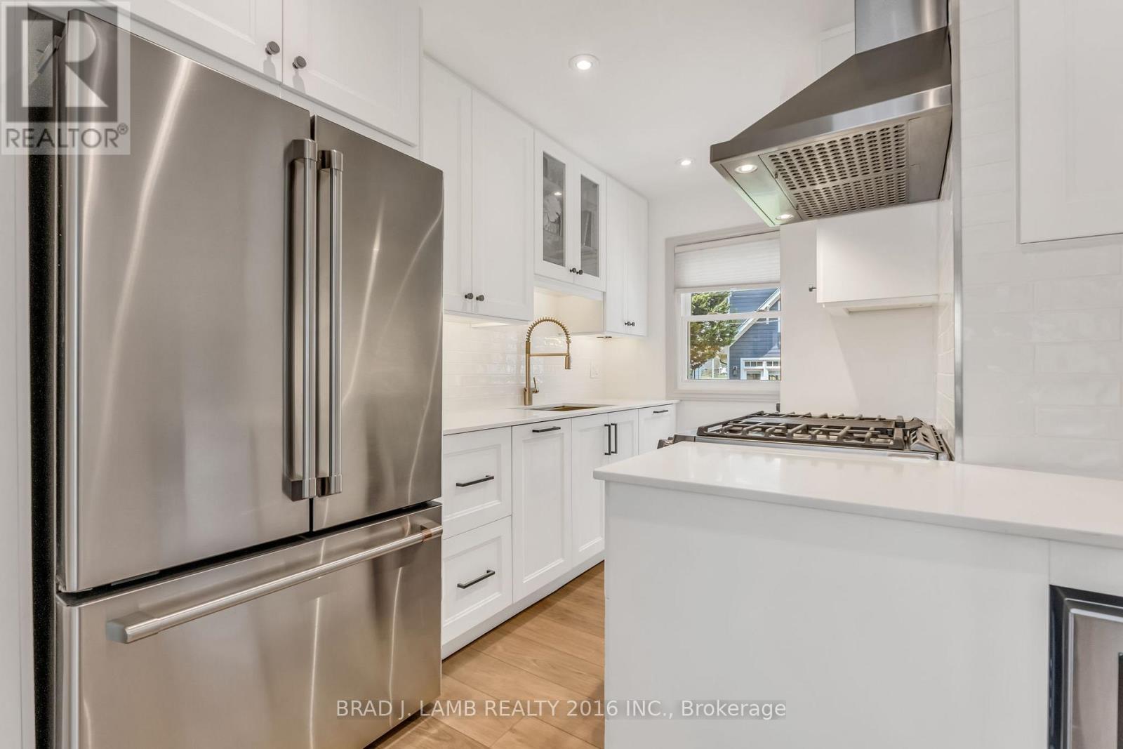 794 The Queensway Property Photo 5
