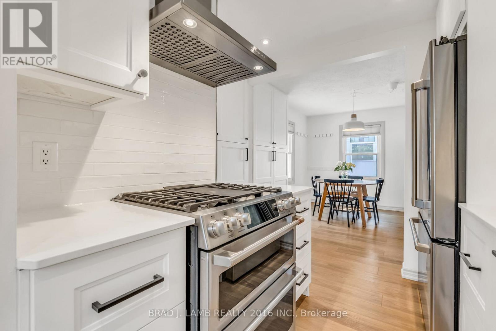 794 The Queensway Property Photo 6