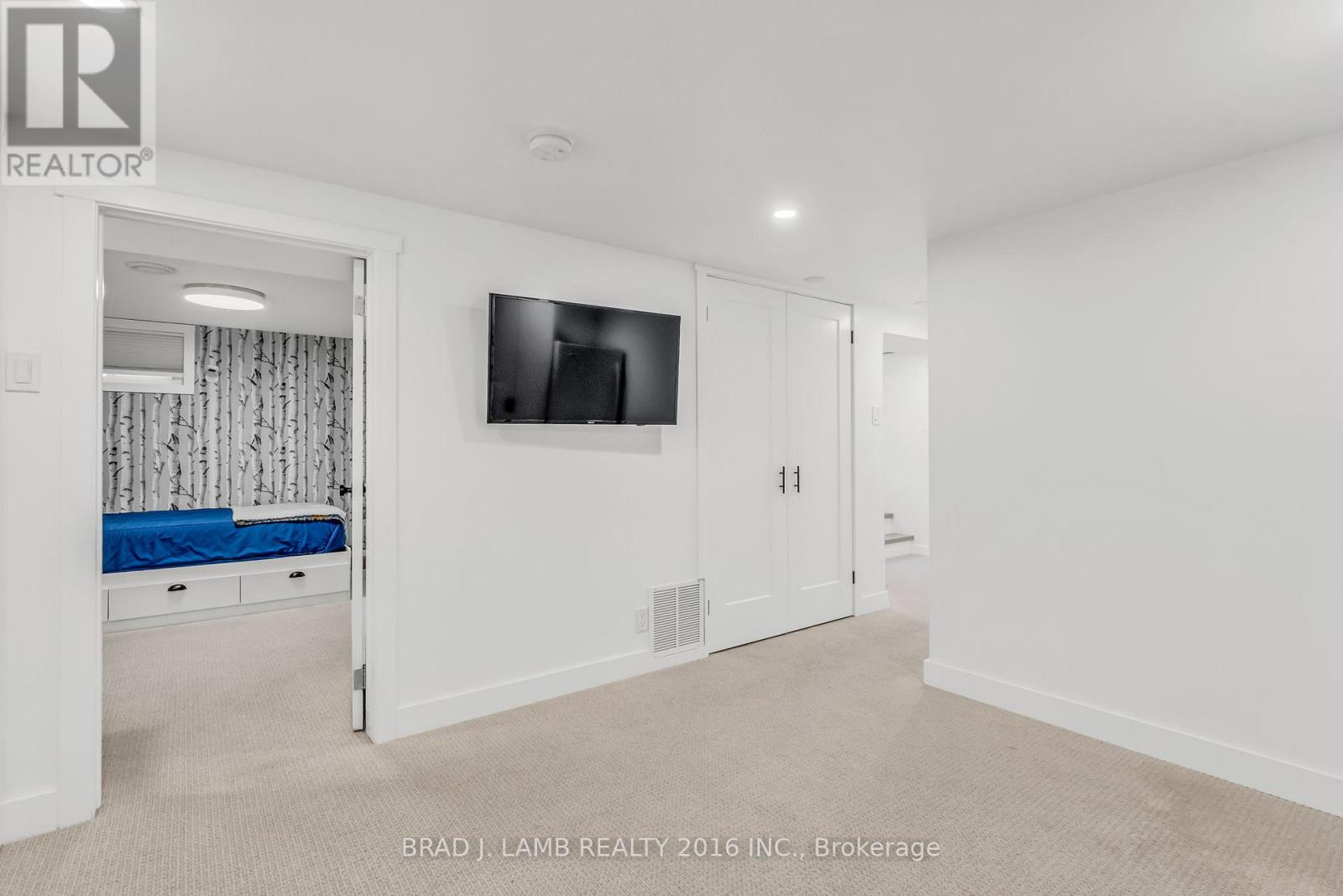 794 The Queensway Property Photo 9