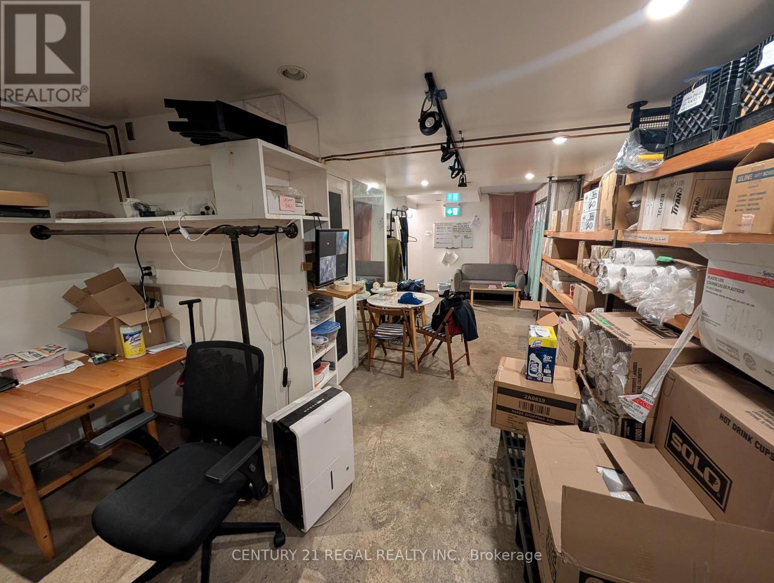 Main - 1332 Queen Street W Property Photo 11