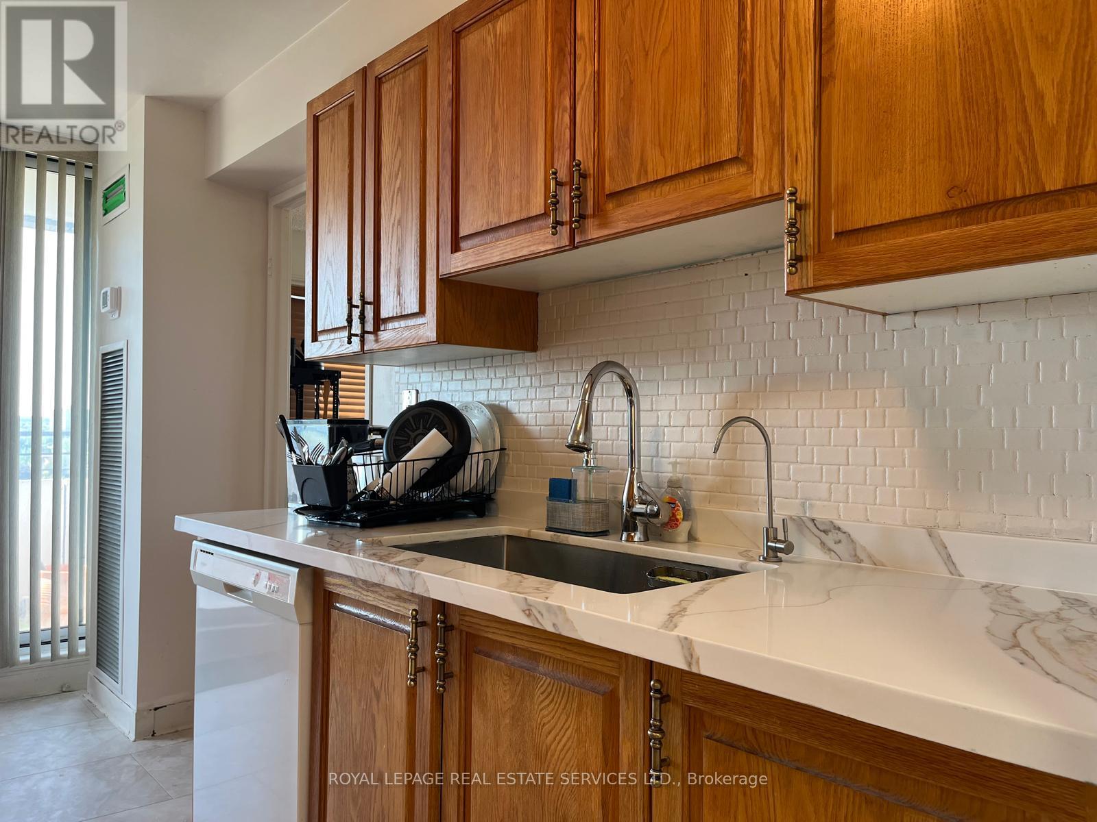902 - 1300 Mississauga Valley Boulevard Property Photo 3
