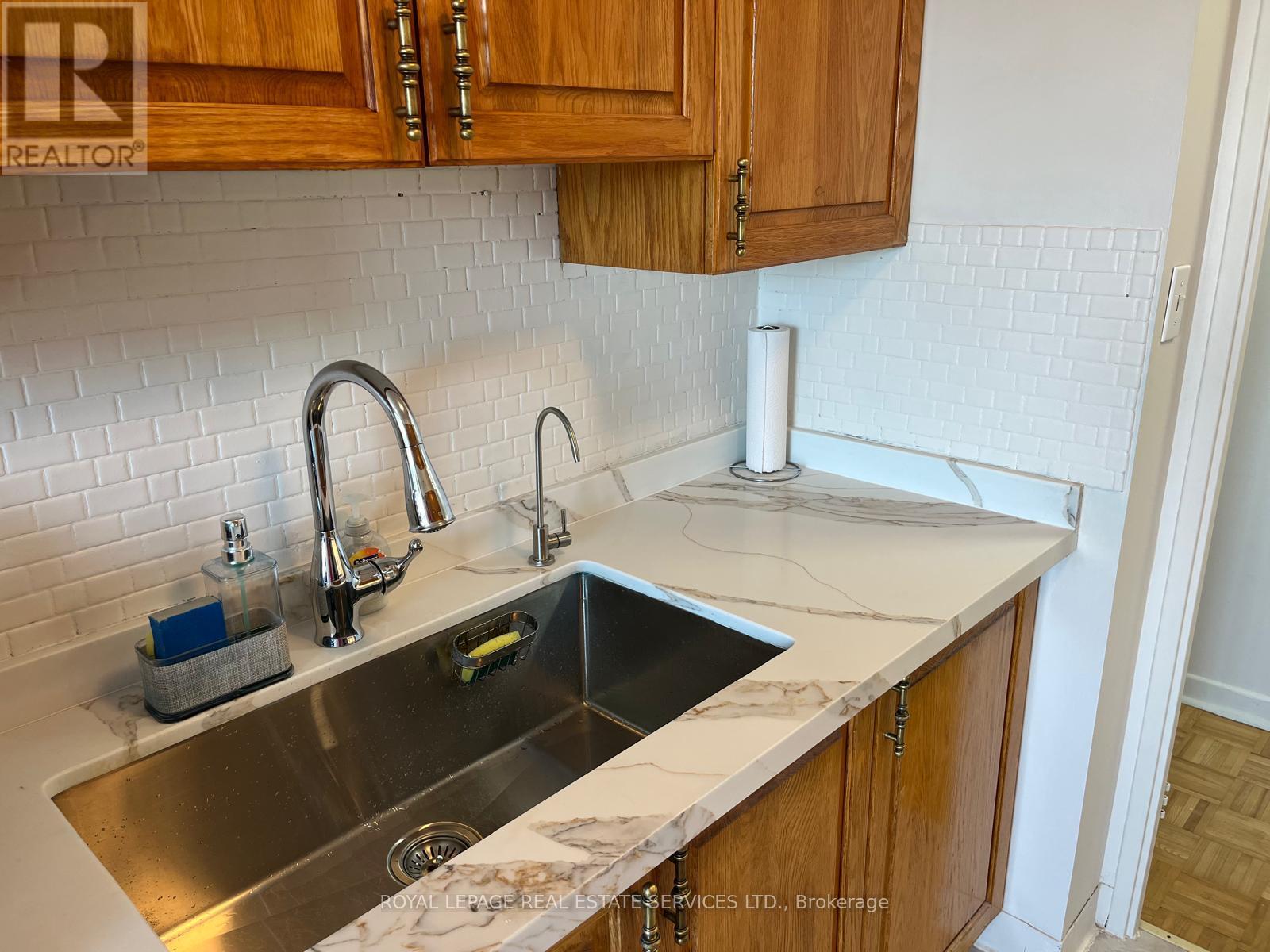 902 - 1300 Mississauga Valley Boulevard Property Photo 4