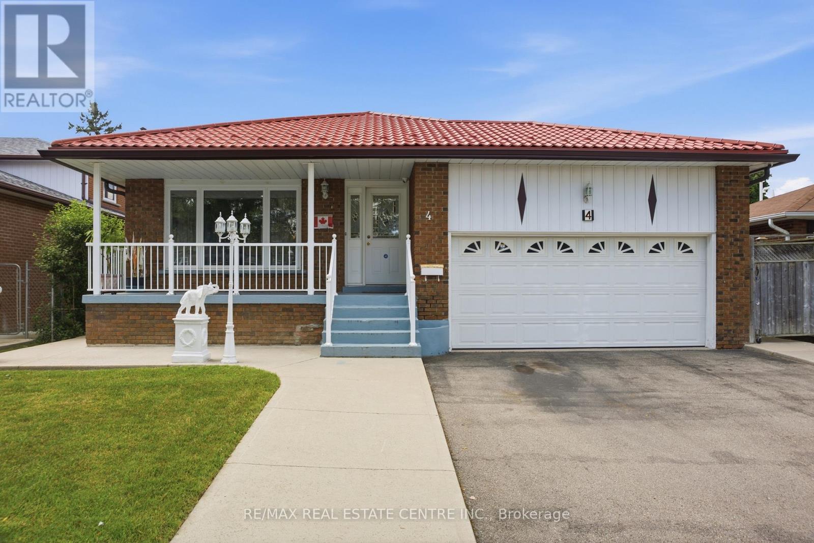 4 MANORCREST STREET