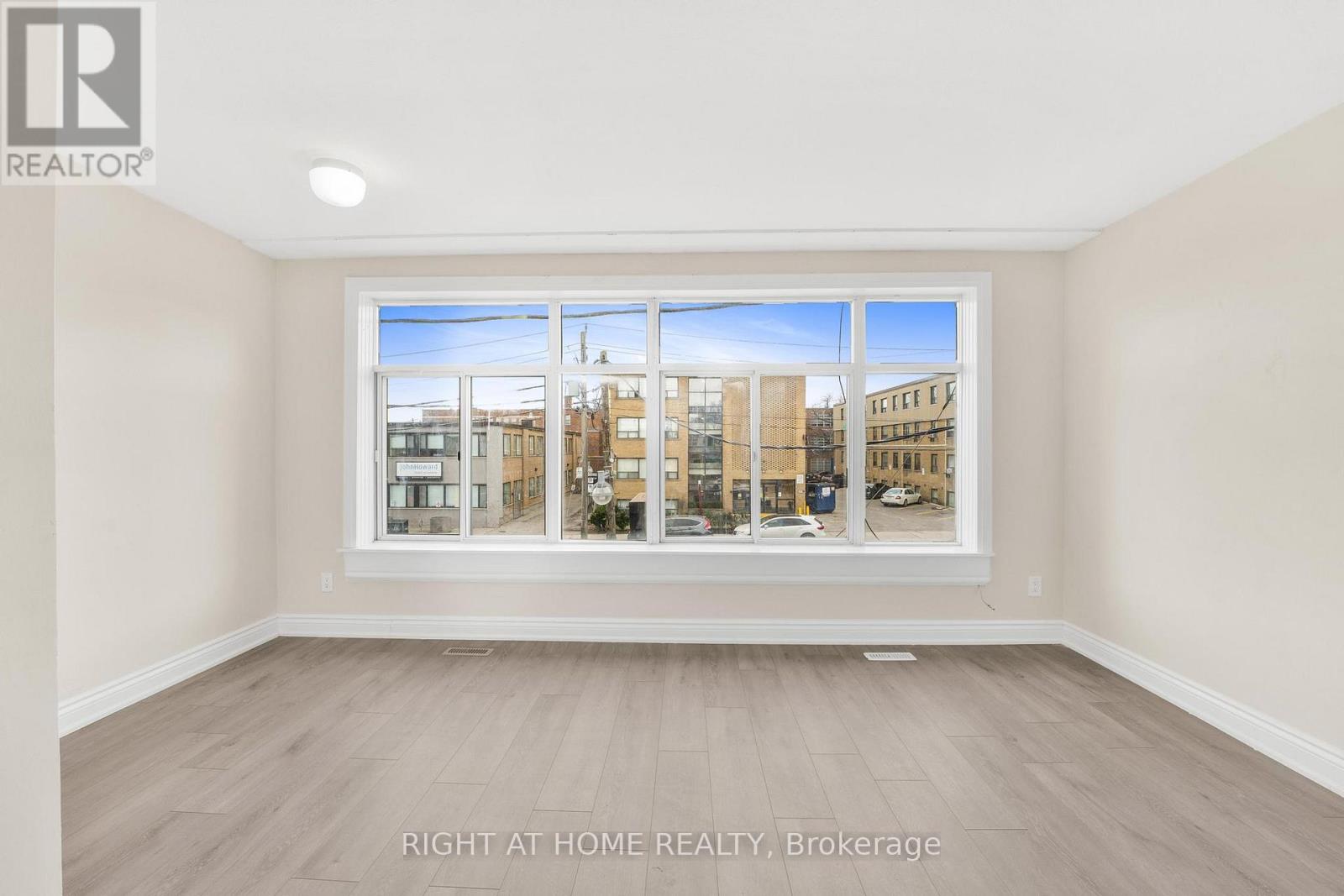 1698a Eglinton Avenue W Property Photo 4