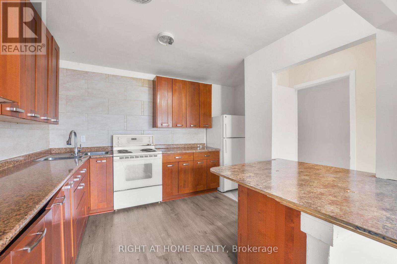 1698a Eglinton Avenue W Property Photo 6