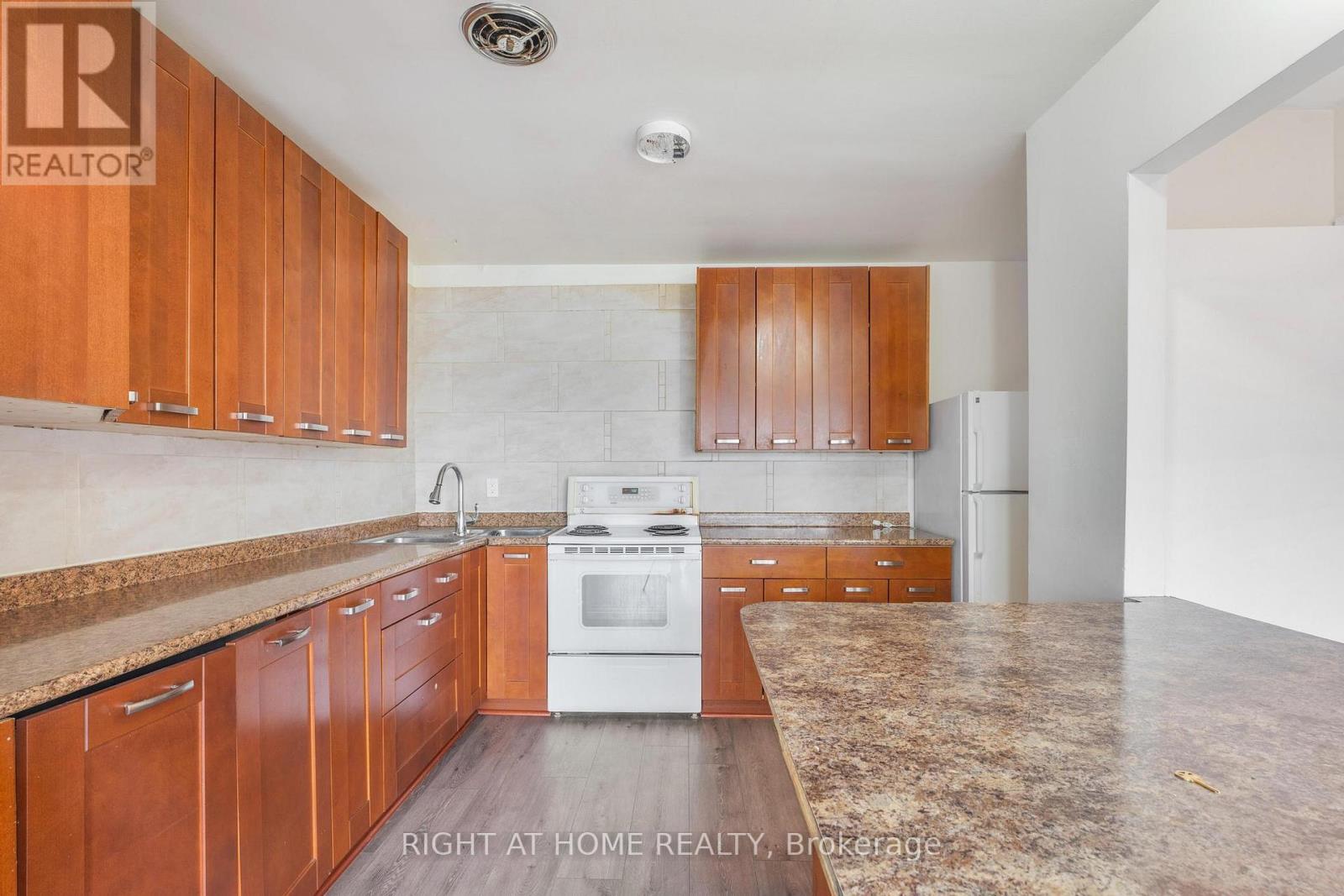 1698a Eglinton Avenue W Property Photo 7