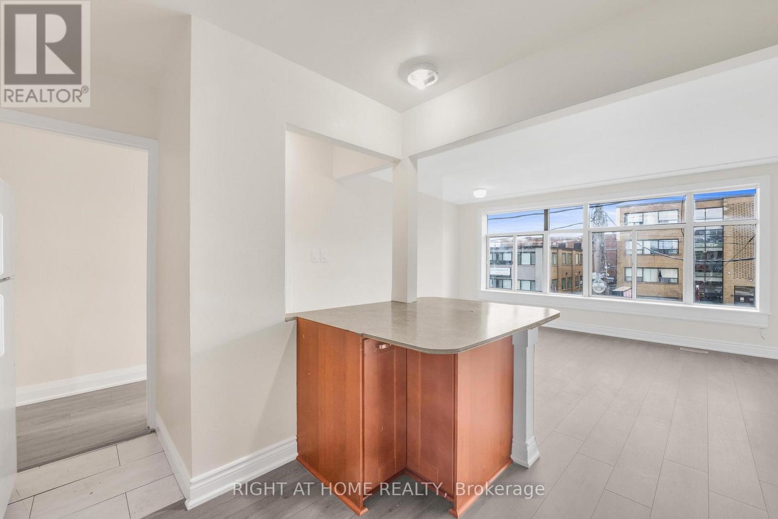 1698a Eglinton Avenue W Property Photo 8