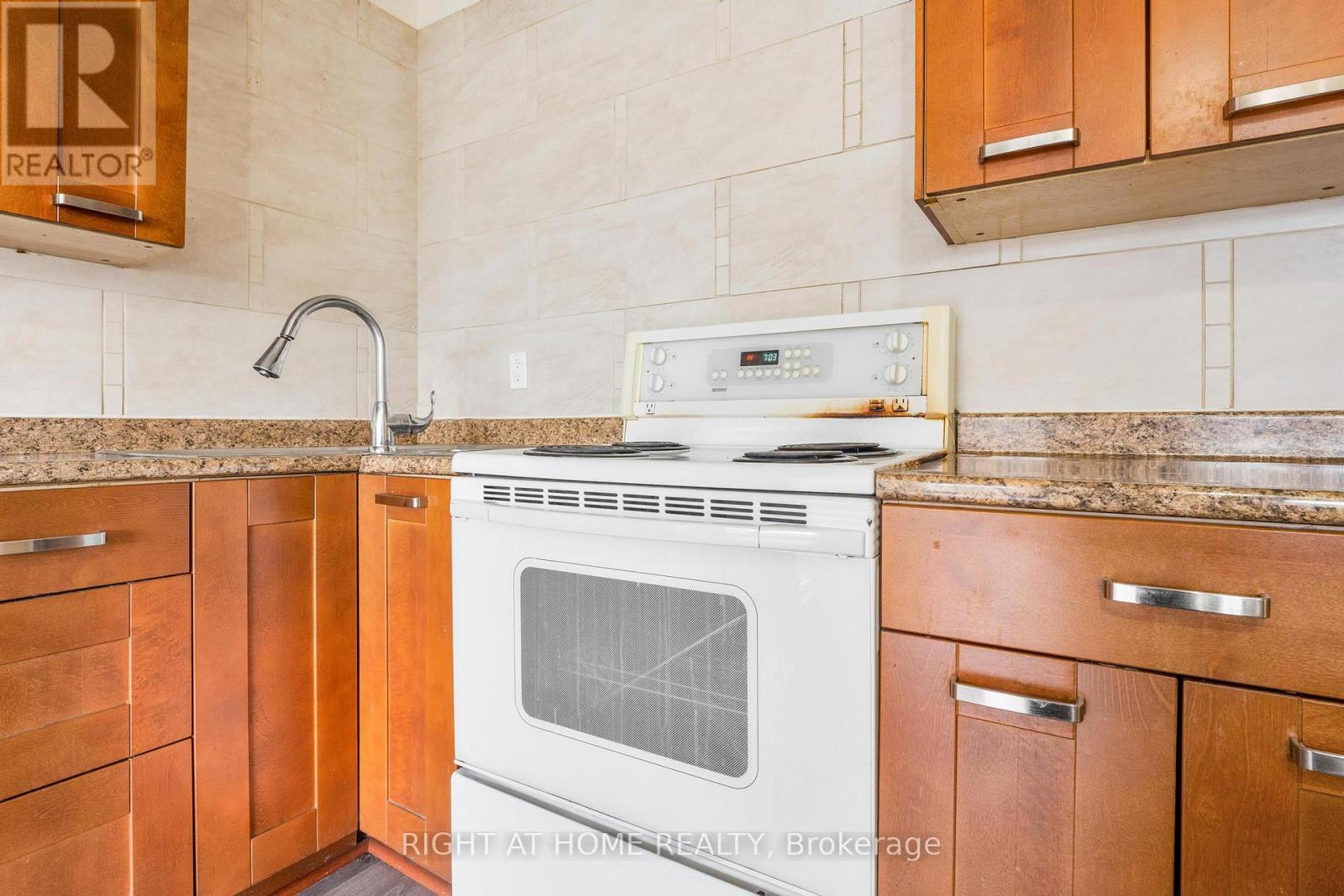 1698a Eglinton Avenue W Property Photo 10