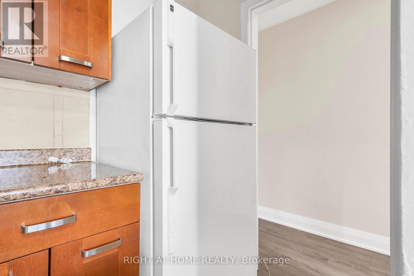 1698a Eglinton Avenue W Property Photo 11