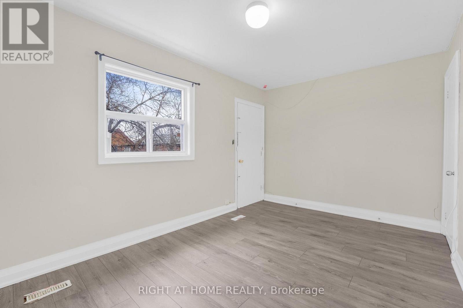 1698a Eglinton Avenue W Property Photo 19