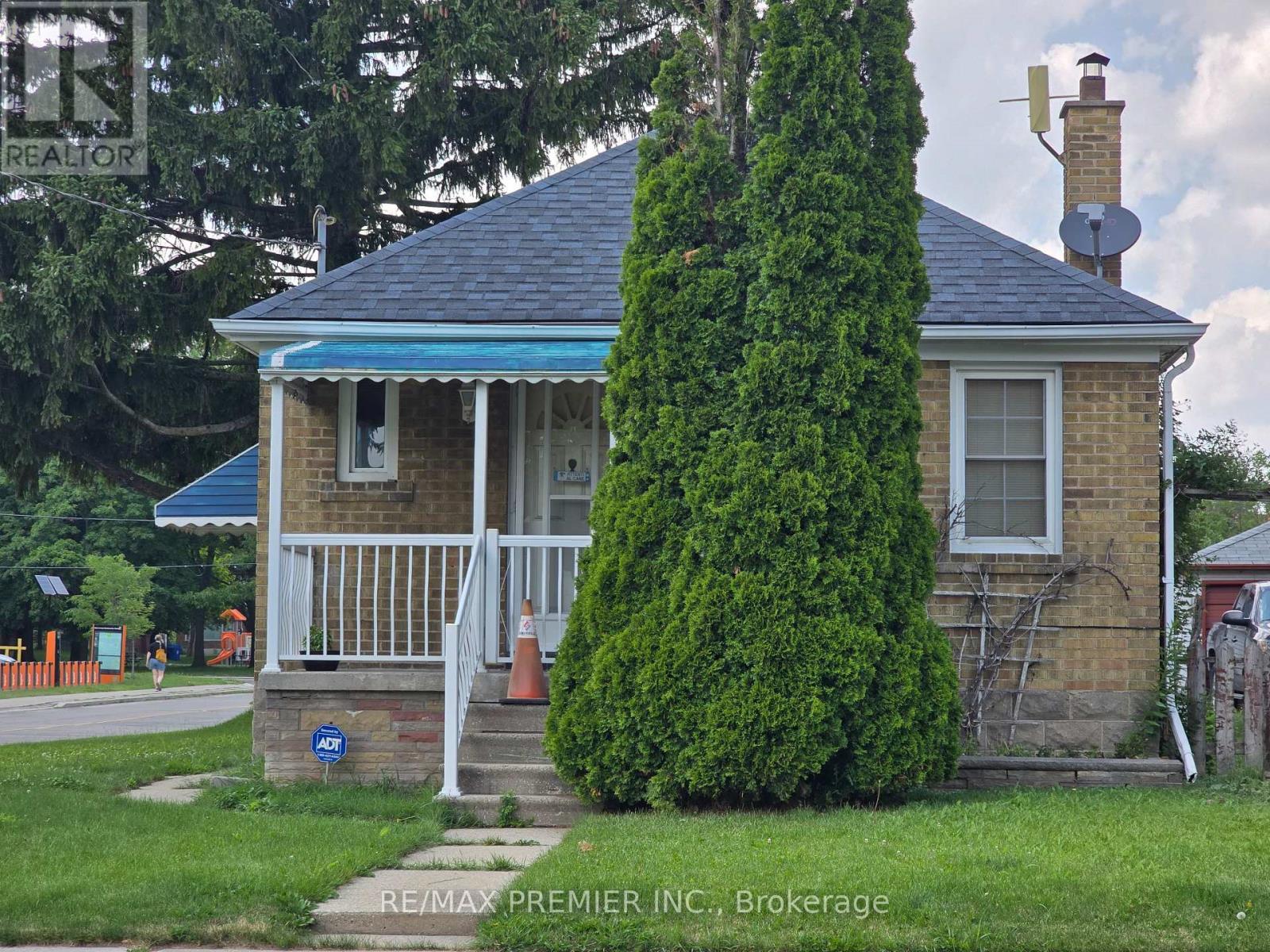 468 Glen Park Avenue Property Photo 2