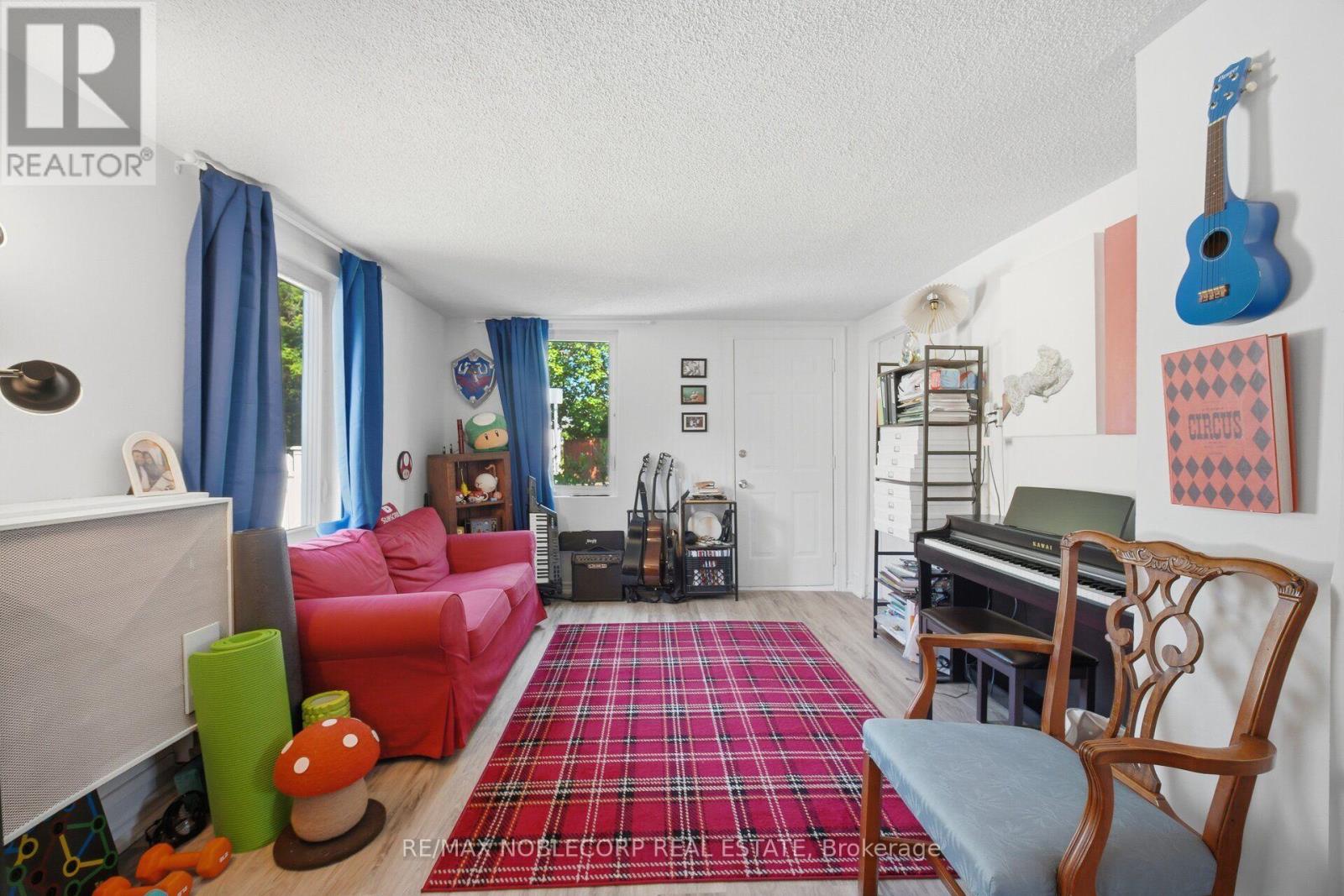 262 Pine Street Property Photo 9