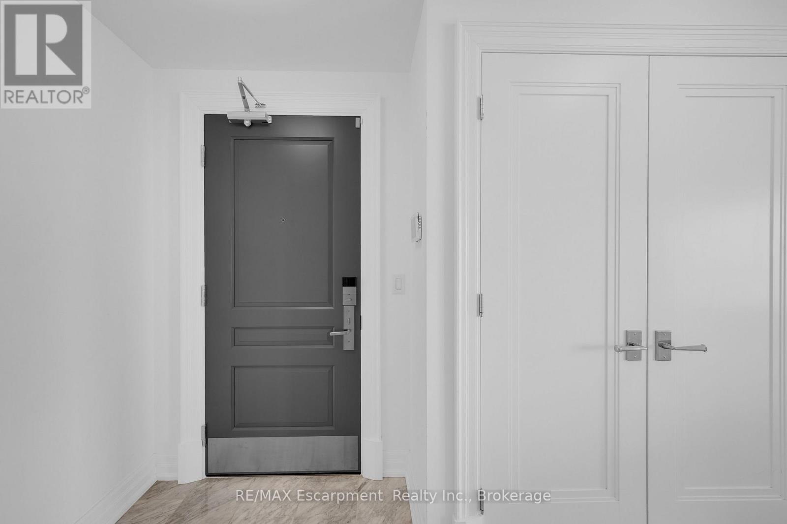 605 - 2060 Lakeshore Road Property Photo 4