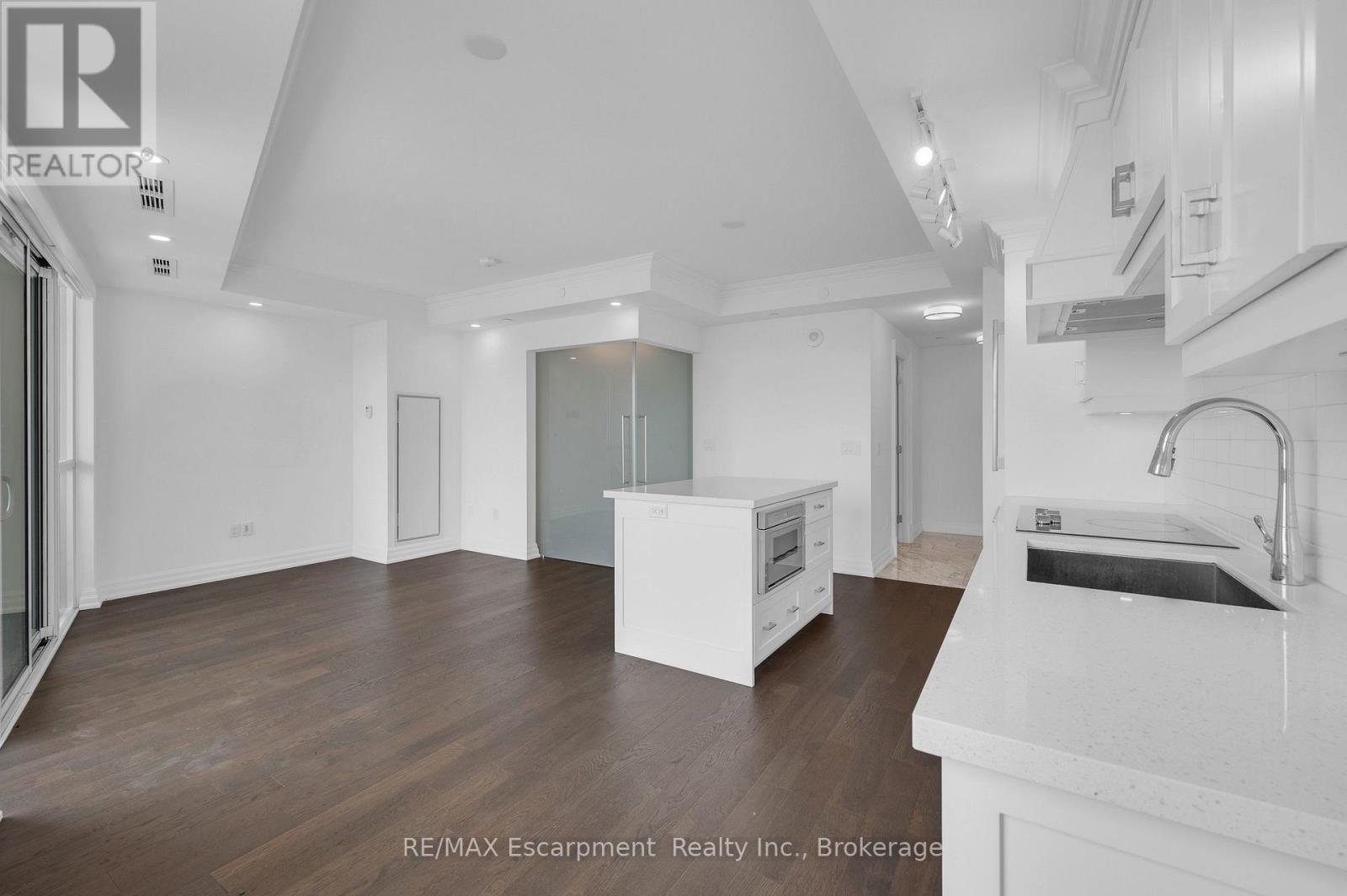 605 - 2060 Lakeshore Road Property Photo 6