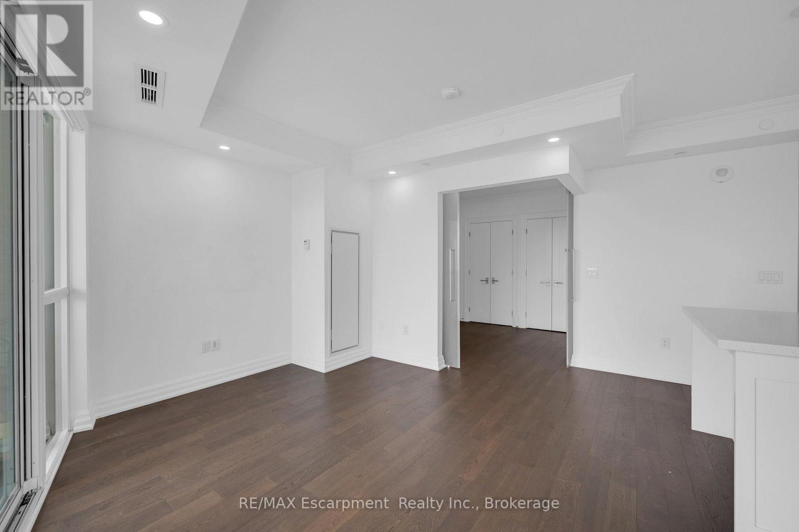 605 - 2060 Lakeshore Road Property Photo 10