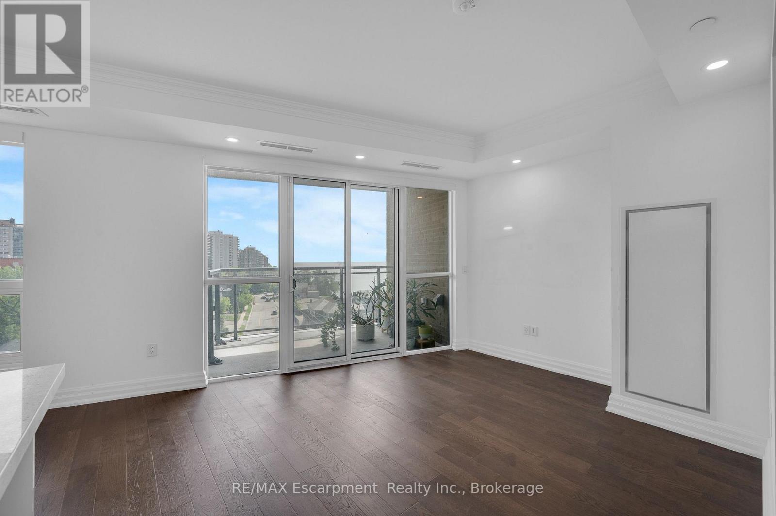 605 - 2060 Lakeshore Road Property Photo 11