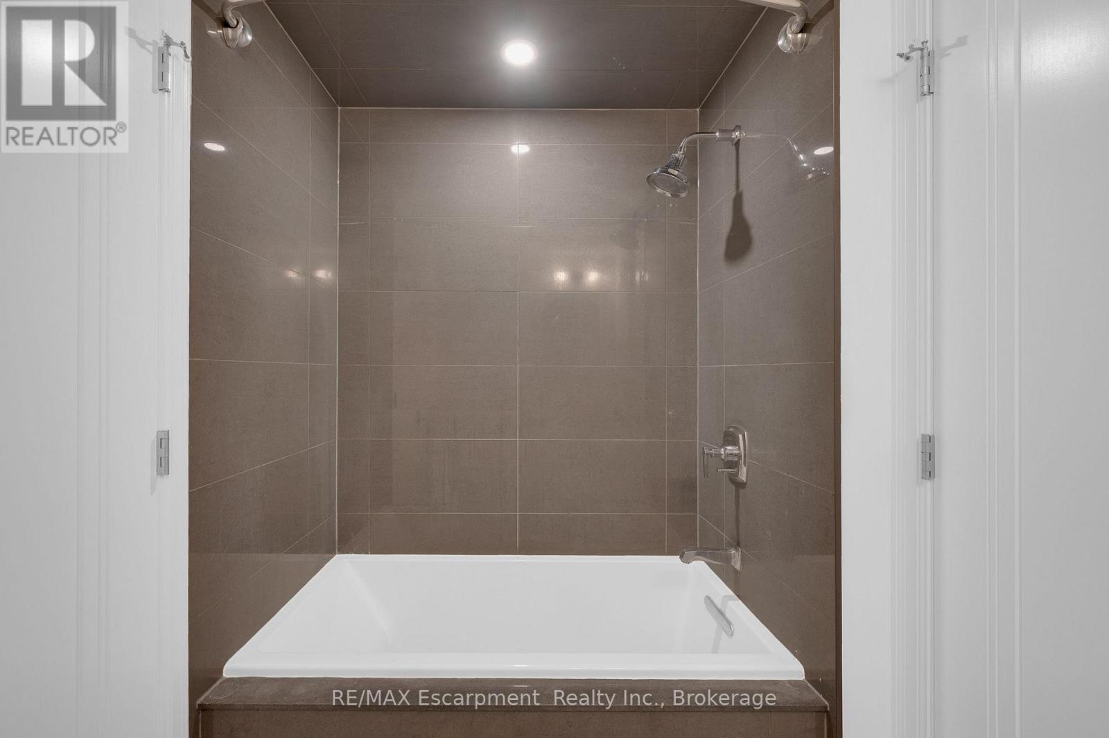 605 - 2060 Lakeshore Road Property Photo 21