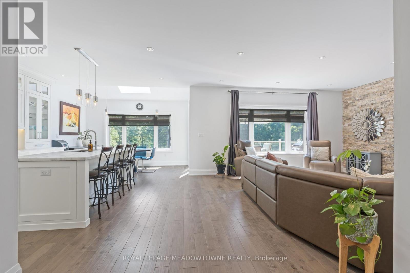 17 Ontario Street Property Photo 9