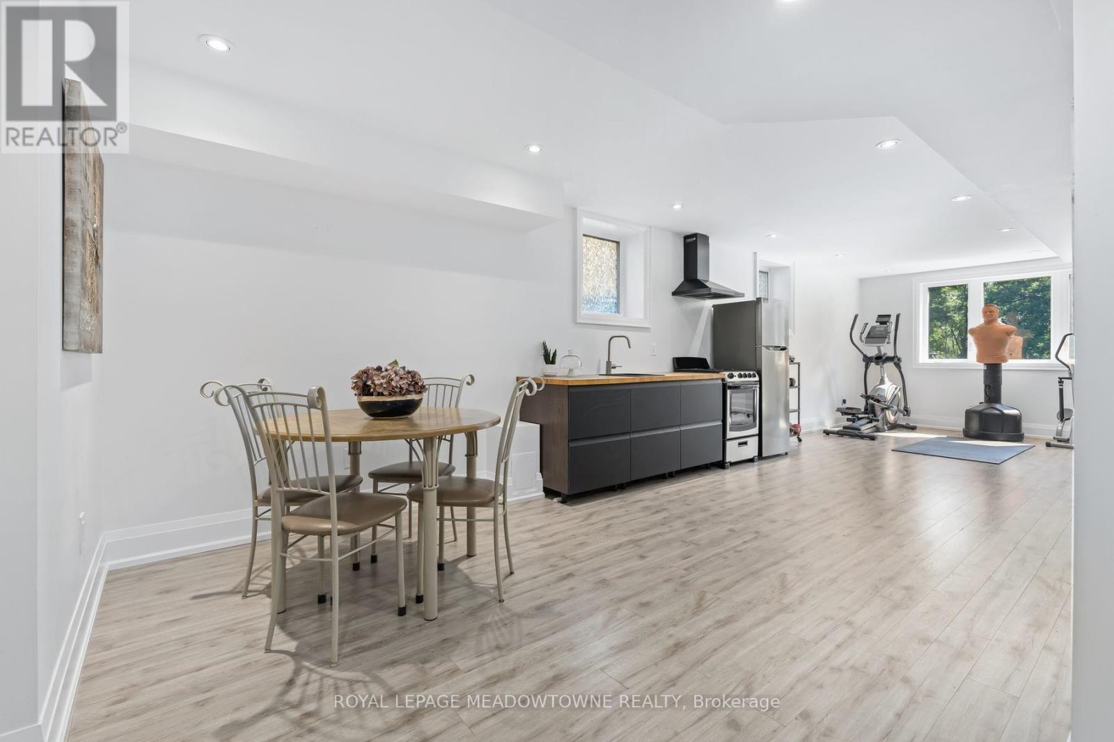 17 Ontario Street Property Photo 37