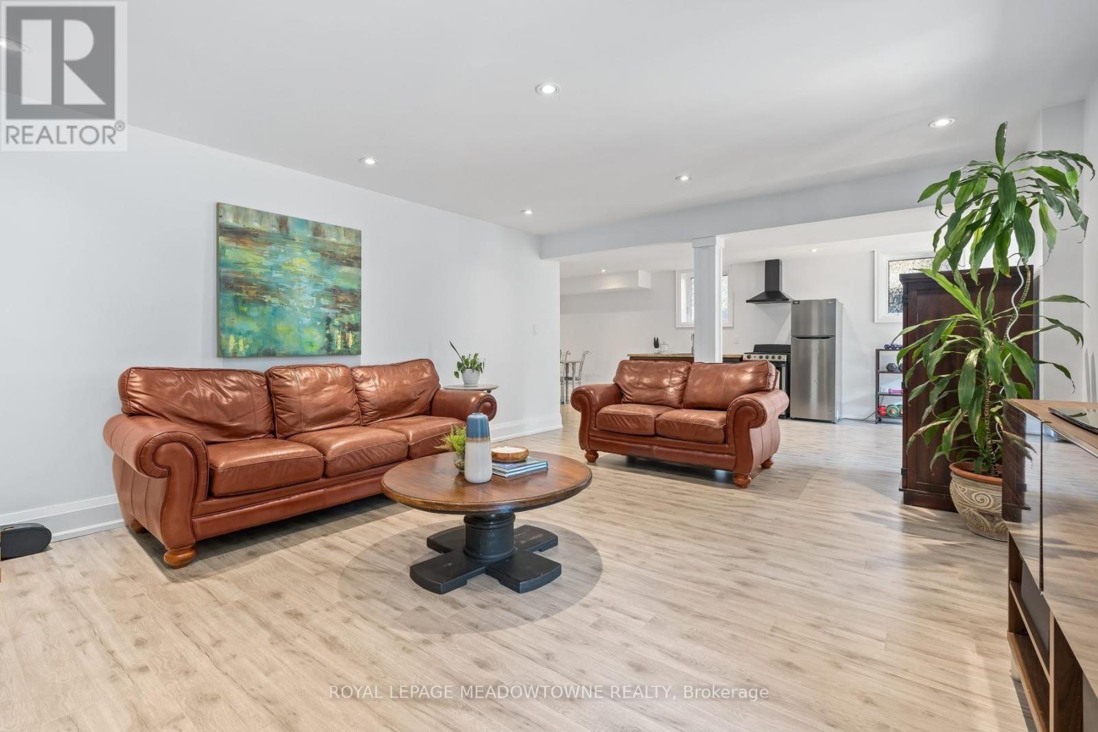 17 Ontario Street Property Photo 43