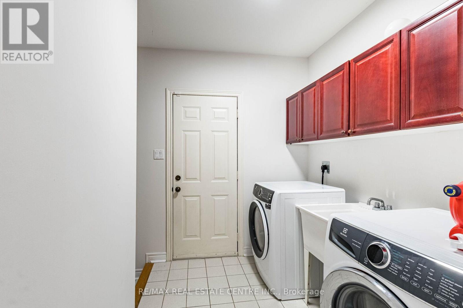 5343 Russell View Road Property Photo 14