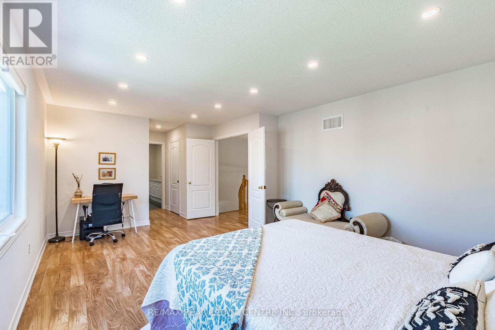 5343 Russell View Road Property Photo 17