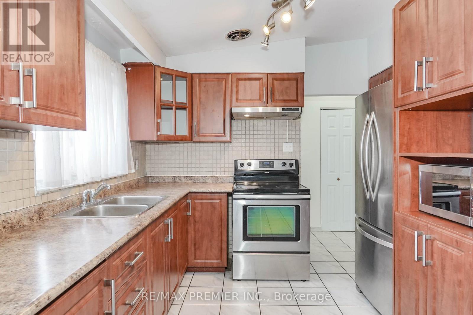 14 Yatescastle Drive Property Photo 15