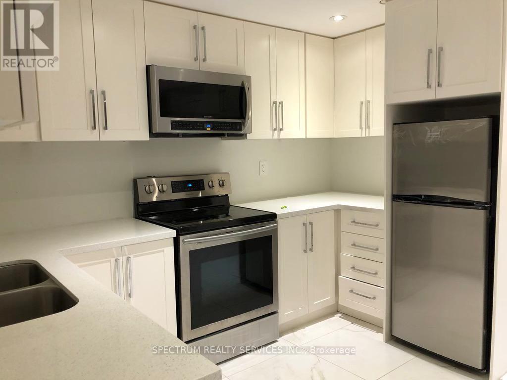498 Wettlaufer Terrace Property Photo 4