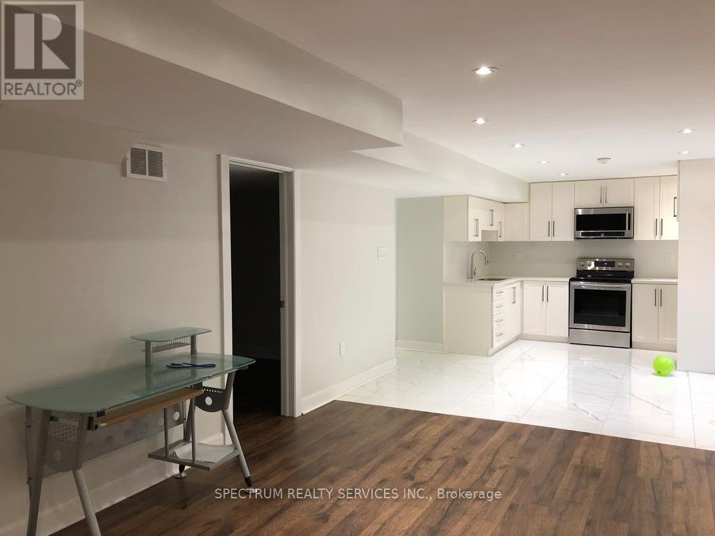 498 Wettlaufer Terrace Property Photo 8