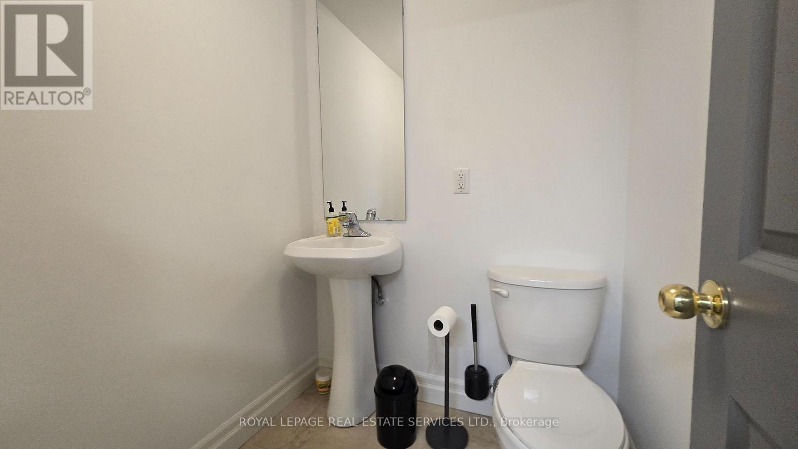 L2 - 2842 Bloor Street W Property Photo 7