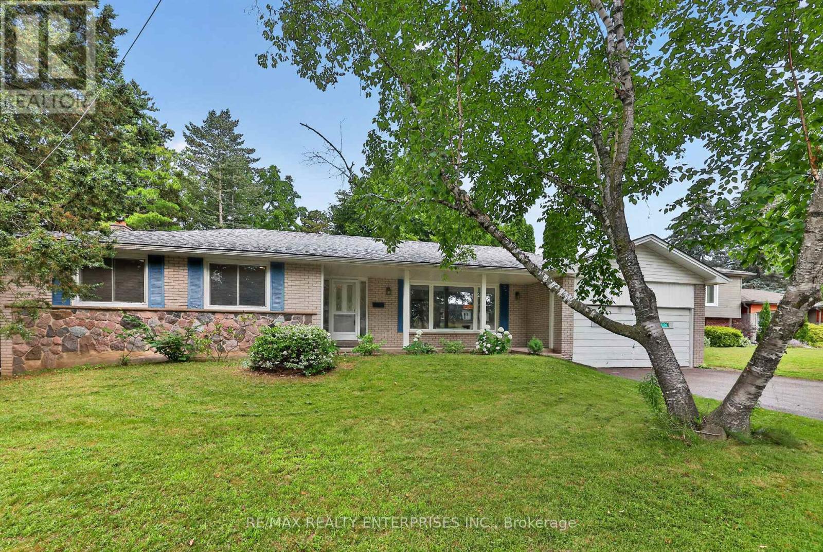 975 Cresthampton Lane Property Photo 1