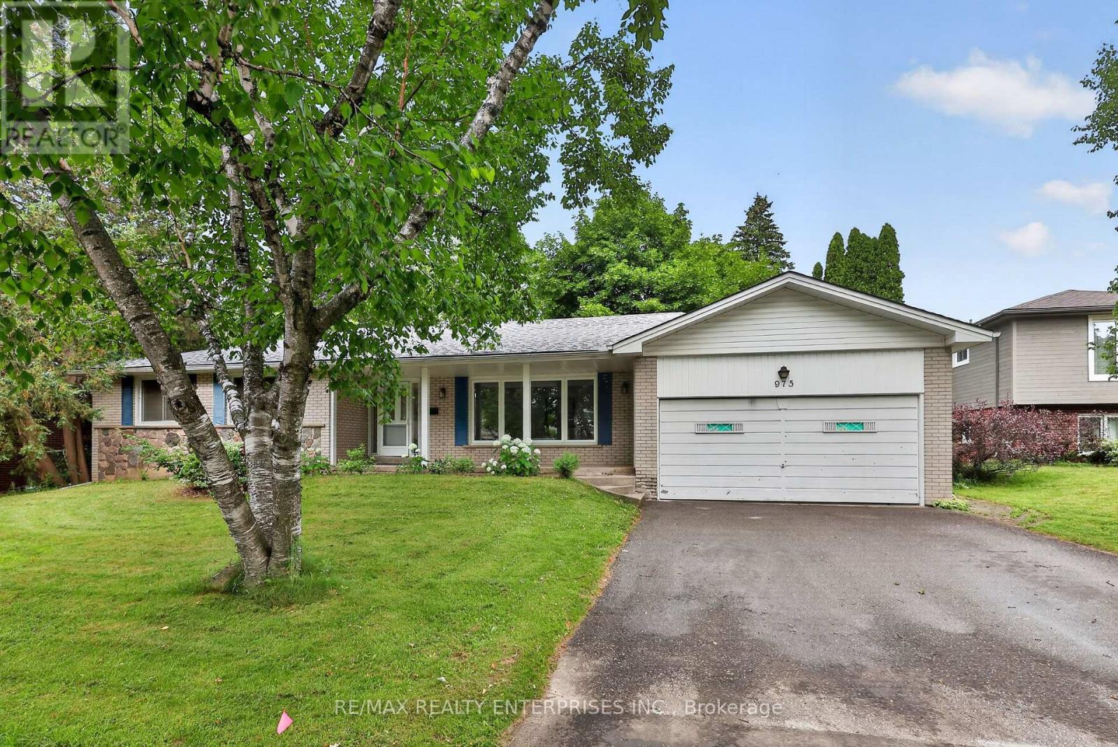 975 Cresthampton Lane Property Photo 2