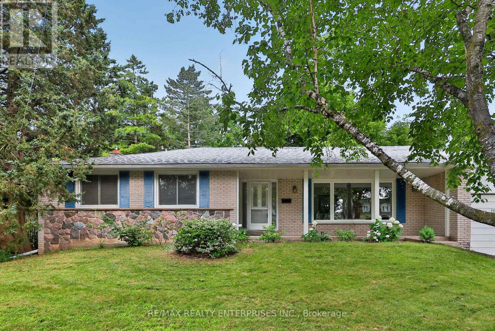 975 Cresthampton Lane Property Photo 3