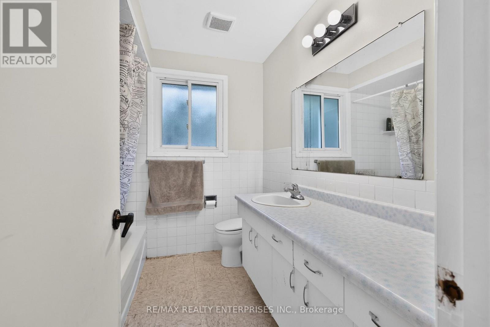 975 Cresthampton Lane Property Photo 24