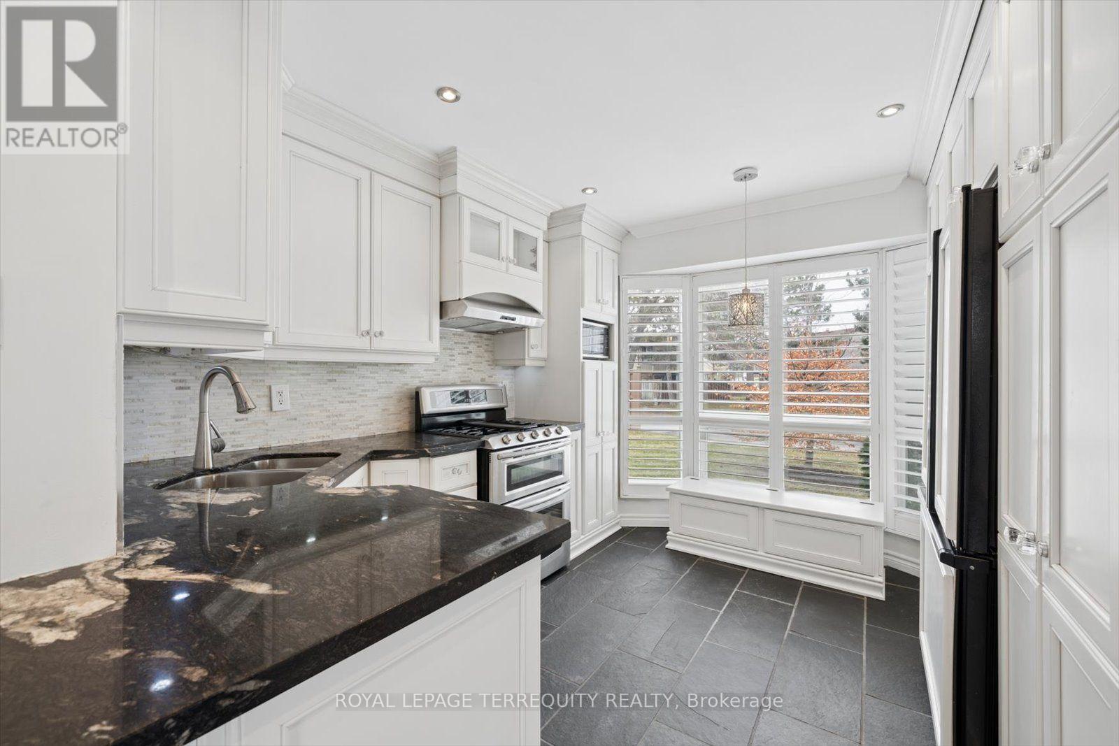 1825 Hyde Mill Crescent Property Photo 11