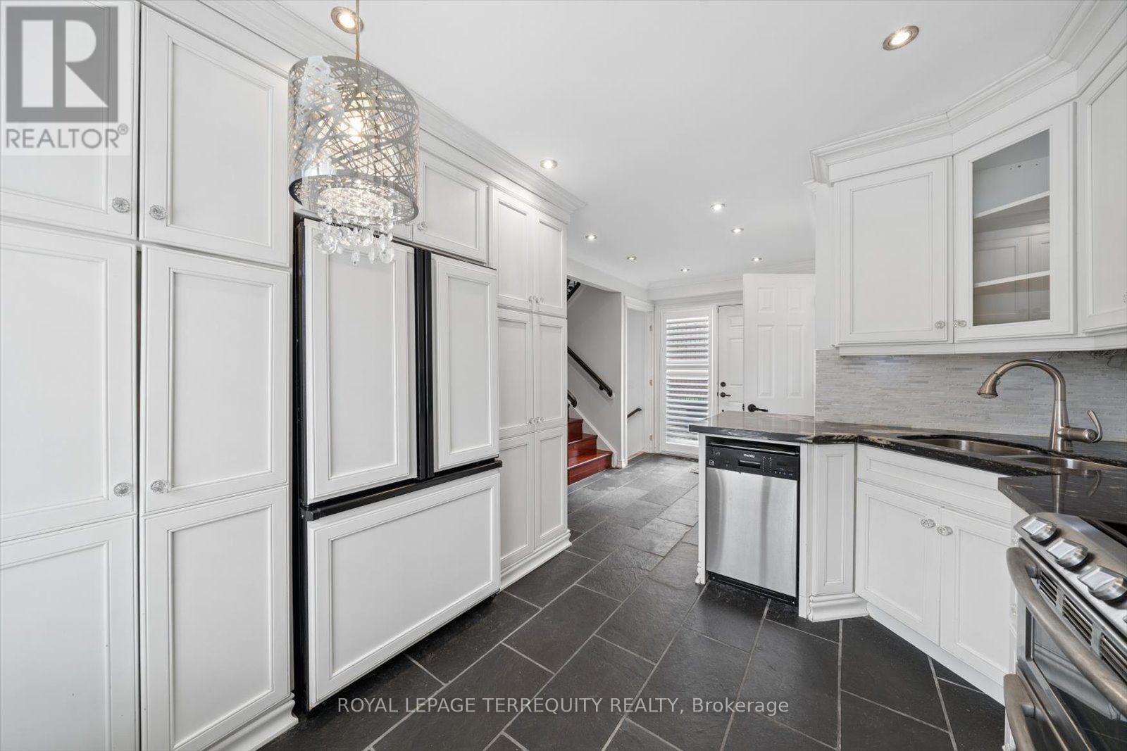 1825 Hyde Mill Crescent Property Photo 13