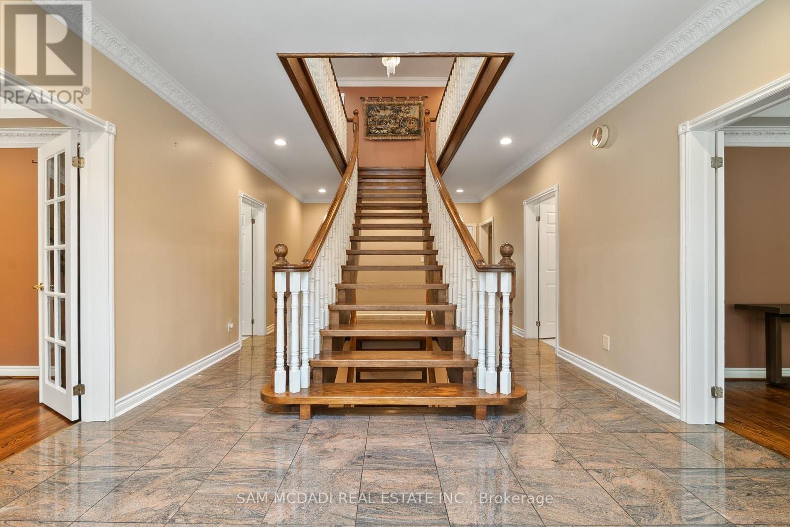 2339 Glengarry Road Property Photo 3