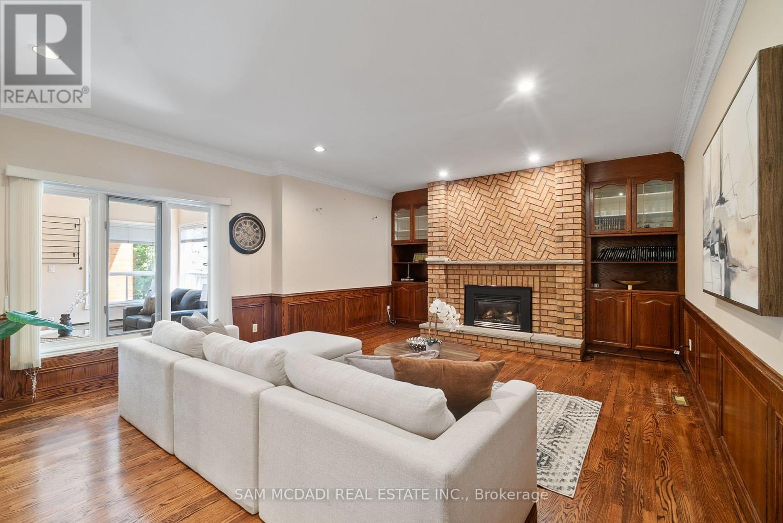 2339 Glengarry Road Property Photo 6