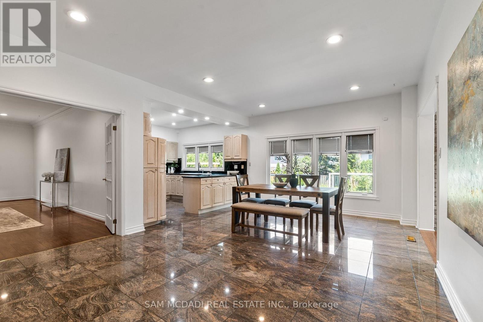 2339 Glengarry Road Property Photo 10