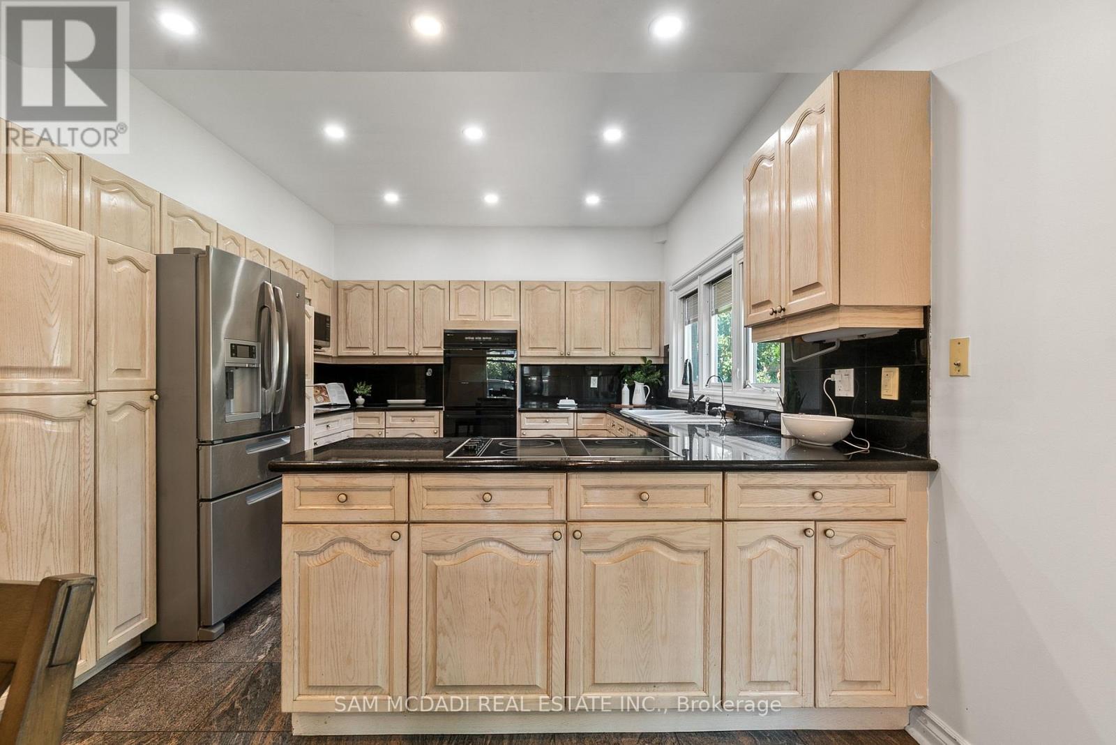 2339 Glengarry Road Property Photo 11