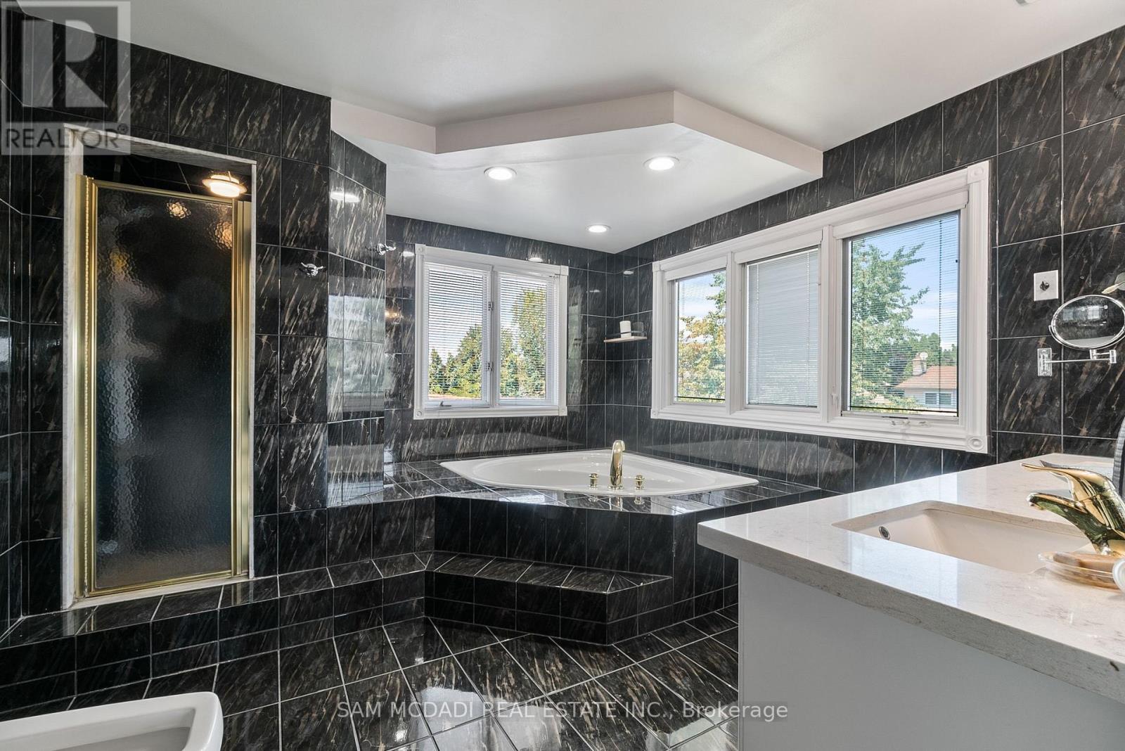 2339 Glengarry Road Property Photo 17