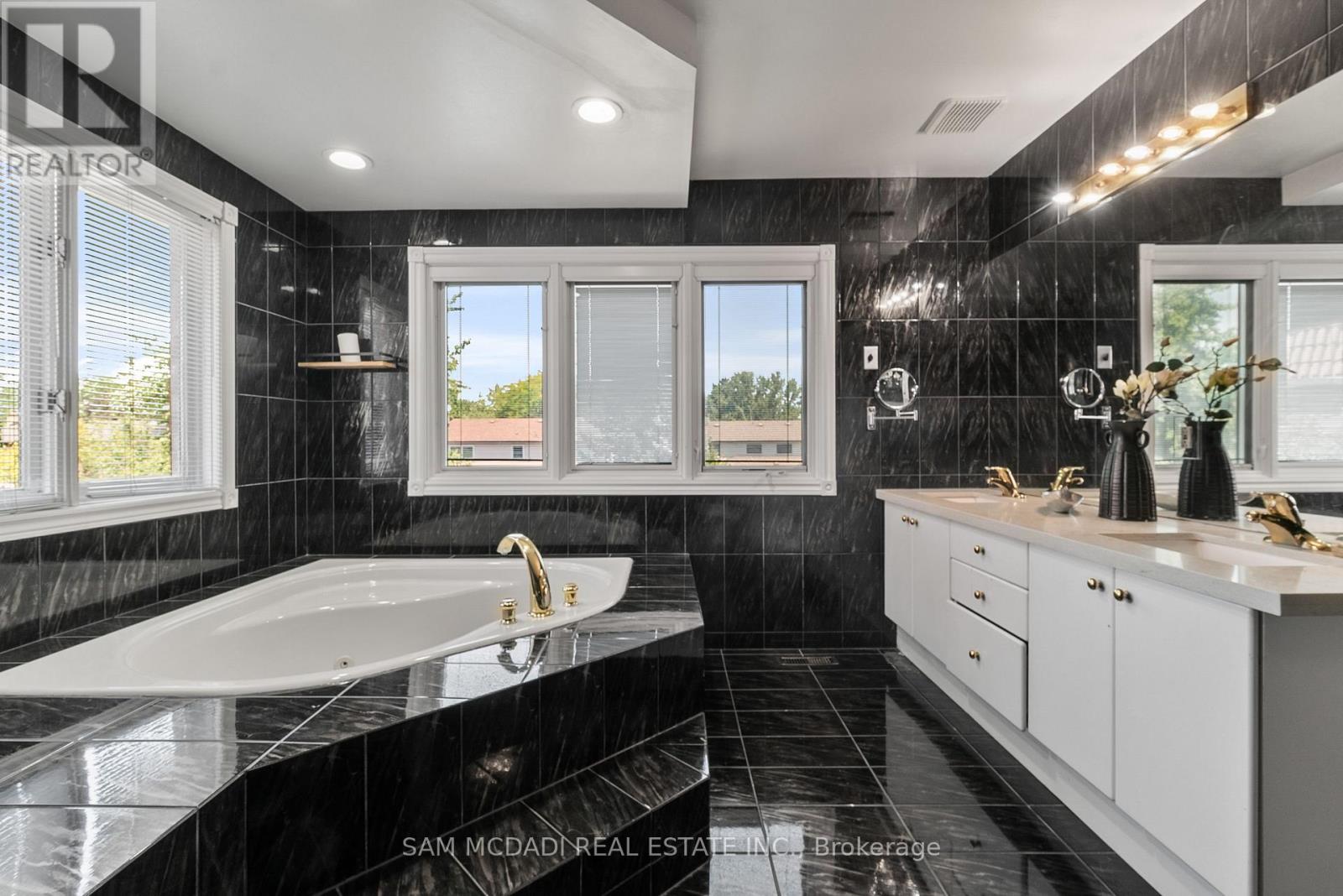 2339 Glengarry Road Property Photo 18