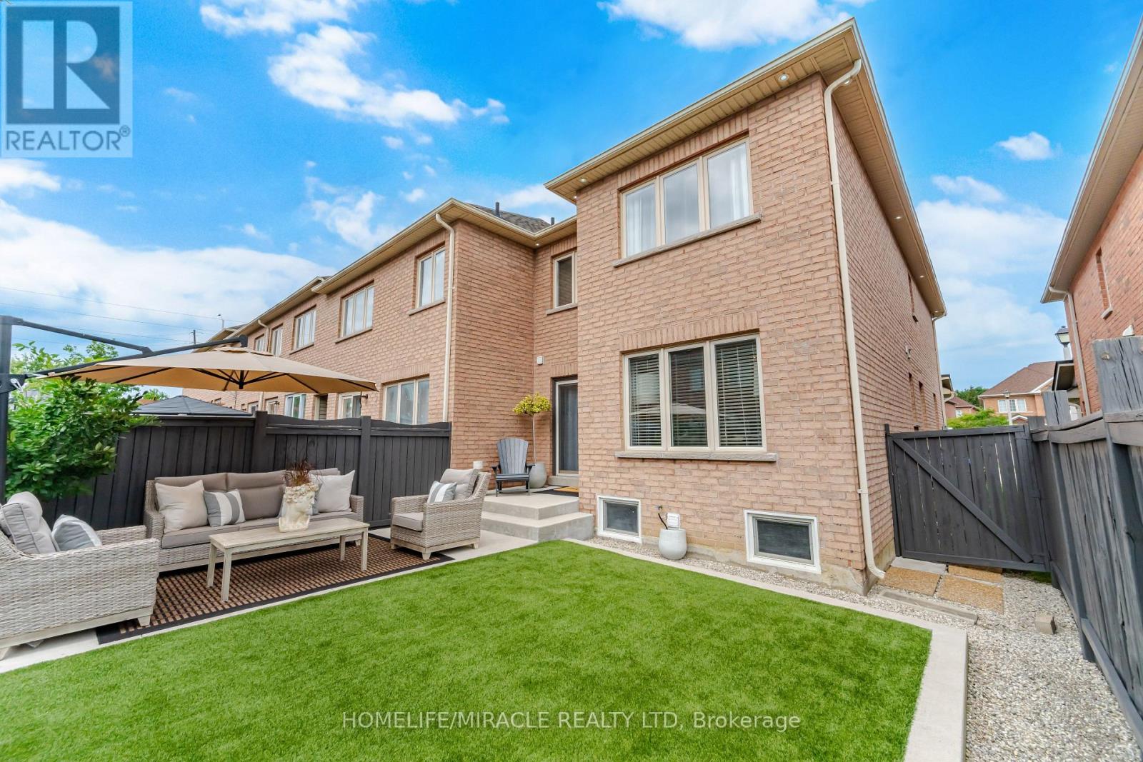 37 LACEBARK COURT