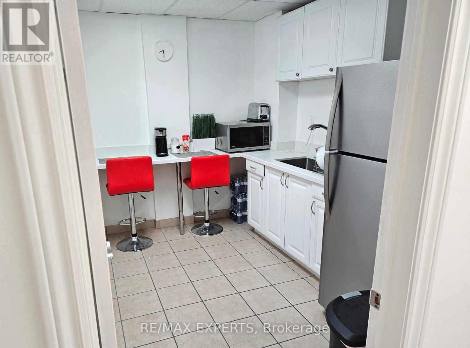 2 - 1270 Finch Avenue W Property Photo 3
